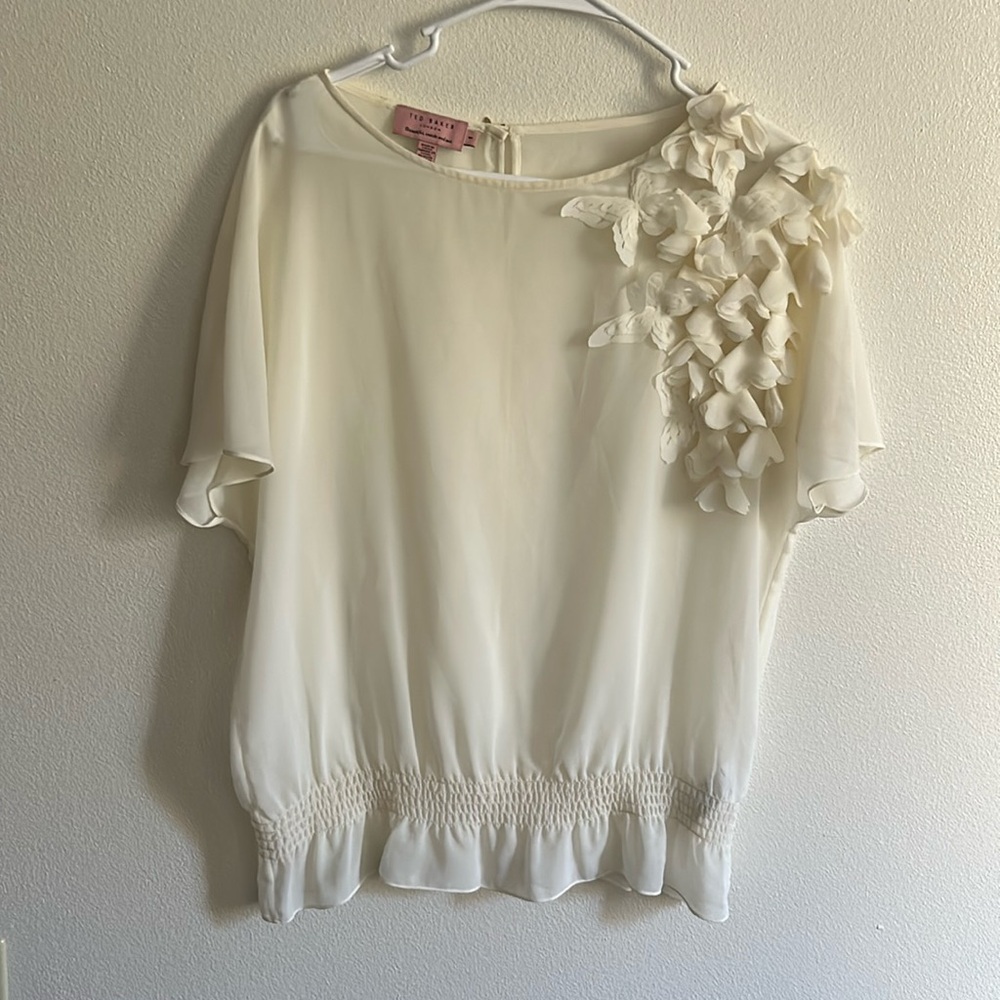 Excellent Condition Women Ted Baker London Cream Elastic Hem Poly Blouse..Size 1